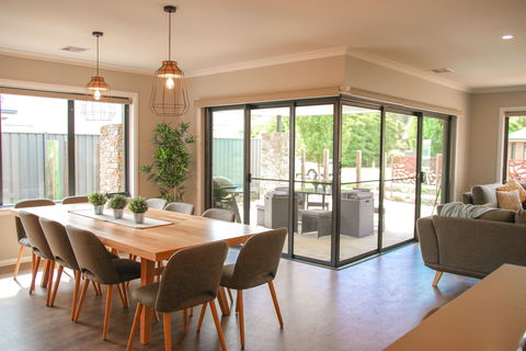 Amaroo - St Kilda Accommodation 0