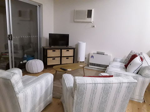 Bay Bell Cottage - St Kilda Accommodation 2