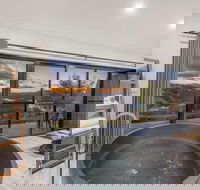 Eagle View Escape - St Kilda Accommodation