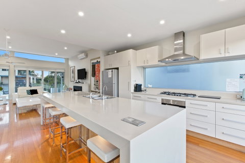 Elanora - St Kilda Accommodation 2
