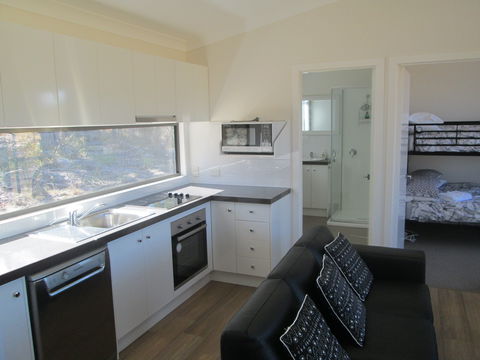 Just Red Wines Vineyard Cabins - St Kilda Accommodation 2