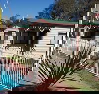 Parkes Country Cabins - St Kilda Accommodation