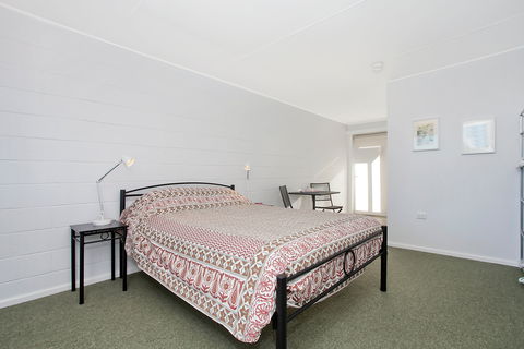 Peterborough House & Motel - St Kilda Accommodation 1