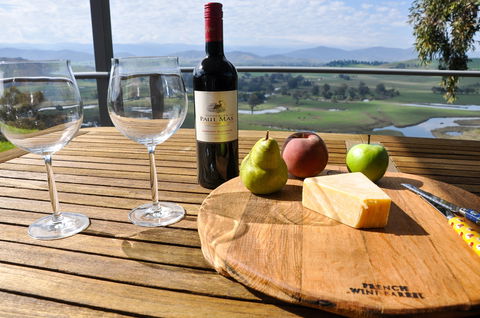 Riverview Lodge - St Kilda Accommodation 2