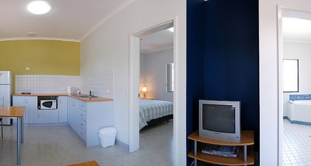Mandurah Ocean Marina Chalets - St Kilda Accommodation 3
