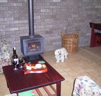 Caves Road Chalets - St Kilda Accommodation
