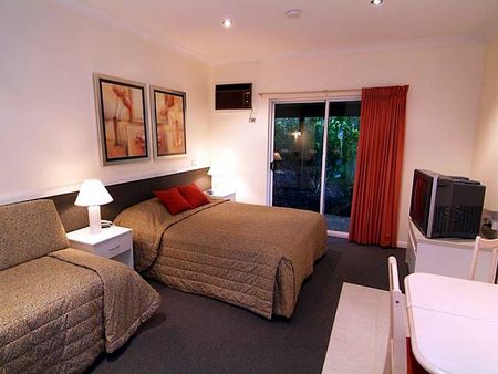 Dunsborough Motel - St Kilda Accommodation 1