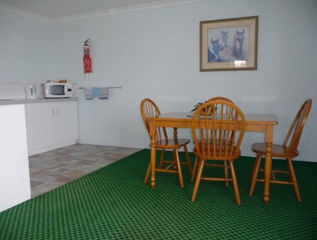 Cervantes Holiday Homes & Units - St Kilda Accommodation 3