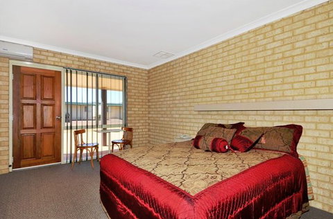 Drakesbrook Hotel Motel - St Kilda Accommodation 0
