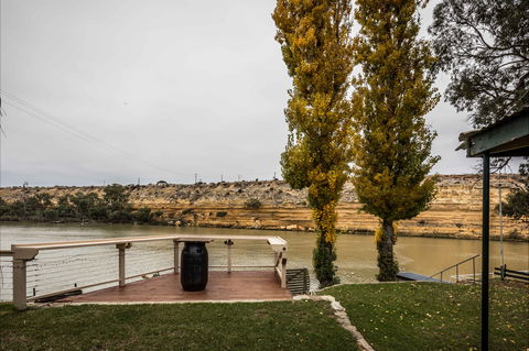 80 Page Drive Blanchetown -River Shack Rentals - St Kilda Accommodation 0