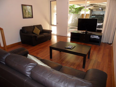 Adelaide Serviced Accommodation - Archer Townhouse - St Kilda Accommodation 0
