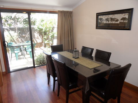 Adelaide Serviced Accommodation - Archer Townhouse - St Kilda Accommodation 1