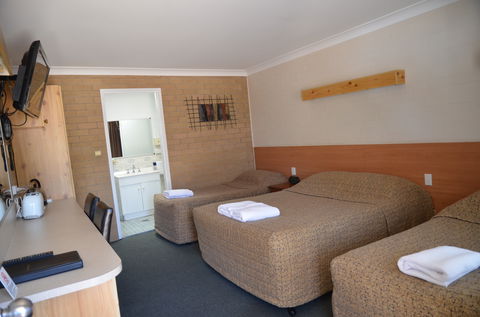 Alexander Motor Inn Moree - St Kilda Accommodation 0