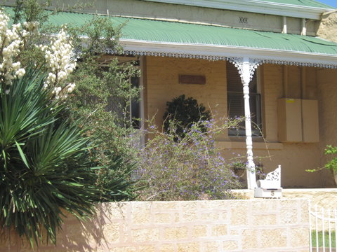 Amalie Cottage - St Kilda Accommodation 0