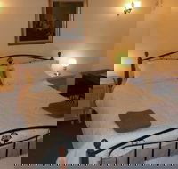 Ayers Burra - St Kilda Accommodation