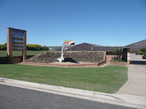 Big Trout Motor Inn - St Kilda Accommodation 0