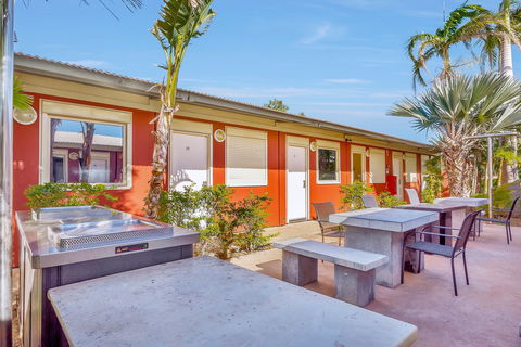 Econo Lodge Karratha - St Kilda Accommodation 0