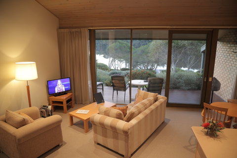 Gipsy Point Lakeside - St Kilda Accommodation 1
