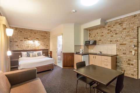 Highlander Motor Inn And Apartments - St Kilda Accommodation 0