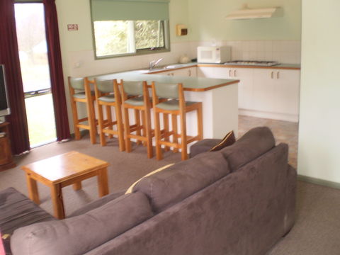 Khancoban Rose Holiday Units - St Kilda Accommodation 2