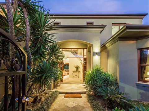 Lakeland Keys Broadbeach - Vogue Holiday Homes - St Kilda Accommodation 2