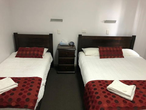 Minlaton Hotel - St Kilda Accommodation 2