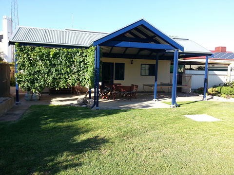 Phoenix Cottage - St Kilda Accommodation 2