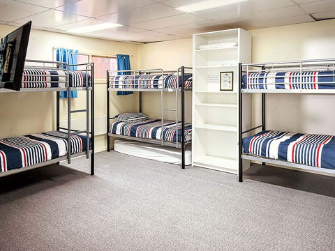 Reindeer Ski Club - St Kilda Accommodation 0