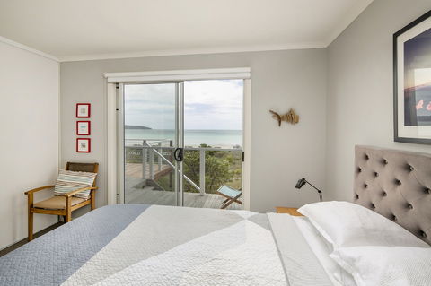 Alchemy On Island Beach - St Kilda Accommodation 1