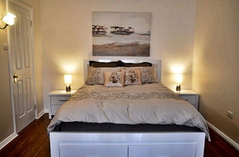 Almond Tree Cottage - St Kilda Accommodation 1