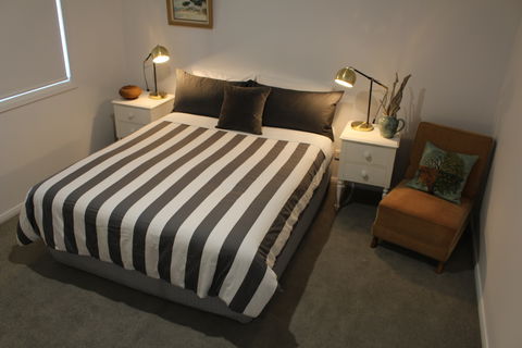 Barefoot Beach House - St Kilda Accommodation 2