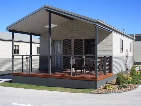 Bowlo Holiday Cabins - St Kilda Accommodation 0