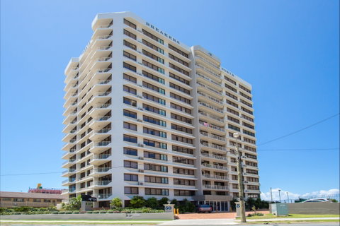 Breakers North - Absolute Beach Front Holiday Apartments - St Kilda Accommodation 1