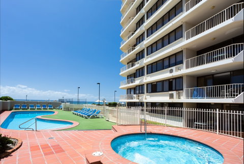 Breakers North - Absolute Beach Front Holiday Apartments - St Kilda Accommodation 2