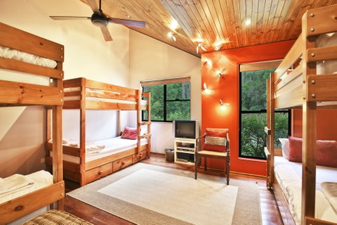 Indooroopilly - St Kilda Accommodation 1
