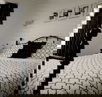 Leura Camellias - St Kilda Accommodation