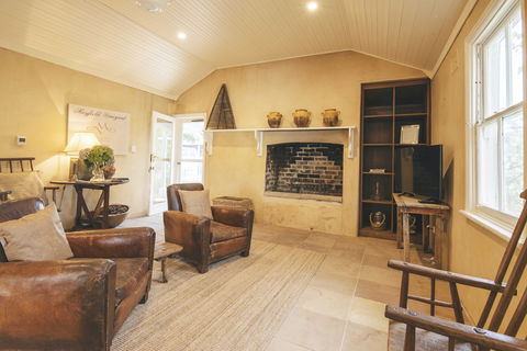 Mayfield Vineyard Cottages - St Kilda Accommodation 2