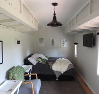 Miners Ridge Vineyard Railway Carriage BB - St Kilda Accommodation
