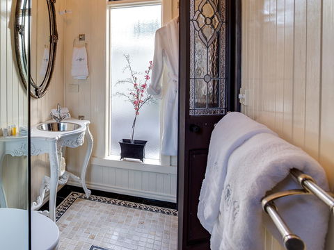 Silverleaf Cottage - St Kilda Accommodation 2