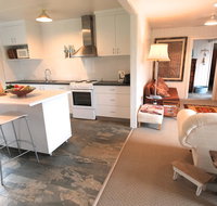 Sisters Beach House - St Kilda Accommodation