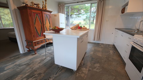 Sisters Beach House - St Kilda Accommodation 1