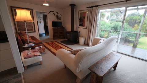 Sisters Beach House - St Kilda Accommodation 2