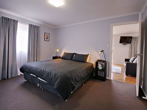 Starline Alpaca Farm Stay - St Kilda Accommodation 0