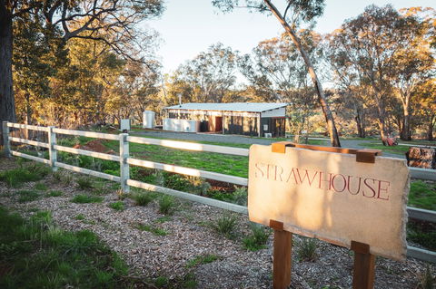 Strawhouse - St Kilda Accommodation 0