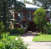 Surf House Narrawallee - St Kilda Accommodation