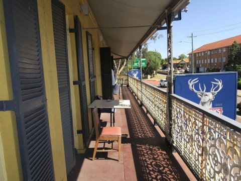 The Family Hotel Maitland - St Kilda Accommodation 1