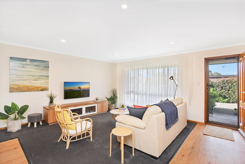 4/11 Cornhill Road - St Kilda Accommodation 2