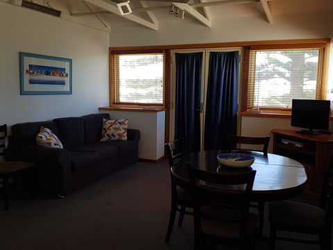 Blue Manna Waters – Apartment A - St Kilda Accommodation 0