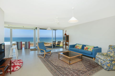 Chiton On The Rocks - Breathtaking Panoramic Coastal Views - St Kilda Accommodation 2
