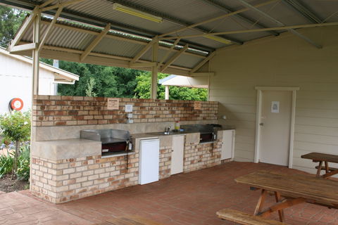 Fossickers' Tourist Park - St Kilda Accommodation 1